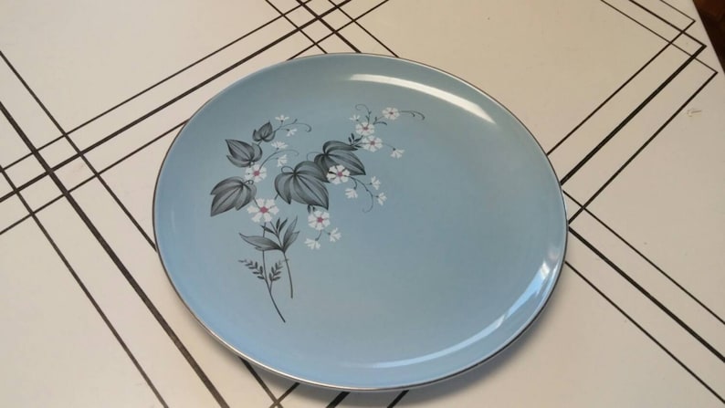 On Sale Blue Black and Gray Taylor Smith Taylor 9 inch Versatile Luncheon Plate with White Flowers