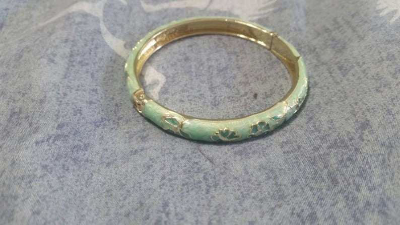 On Sale Collectible Bling Gold Toned Skinny Lime Green Flower Design Spring Loaded Bracelet Costume Jewelry Fashion Accessory
