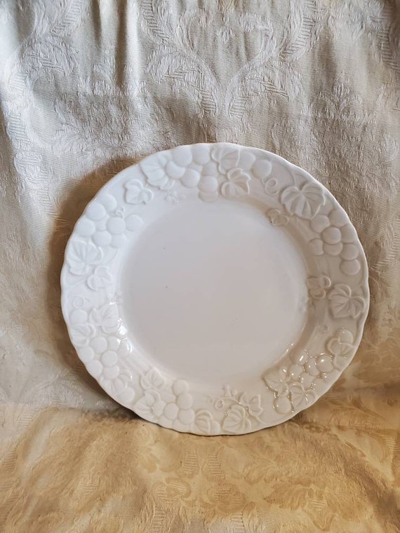 Metlox - Poppytrail - Antique Grape White 10.5 Inch Dinner or Chop