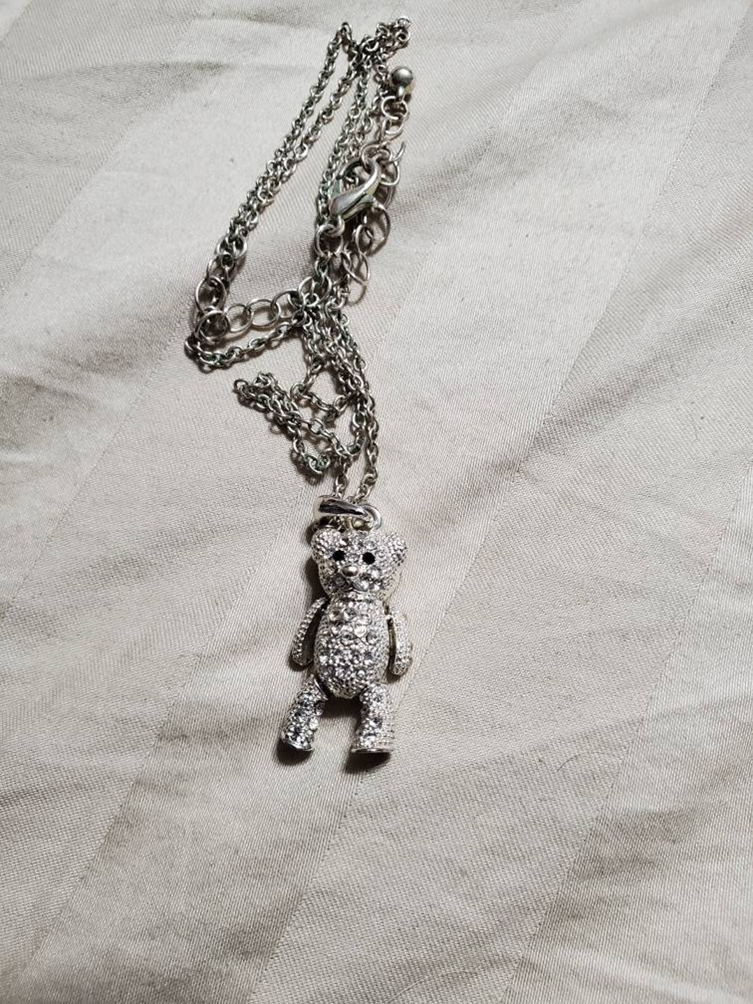 Strass Gliederted Teddy Bär Halskette auf 19-Zoll-Silber getönten Kette,  Modeschmuck, Mode-Accessoire | Kettenanhänger