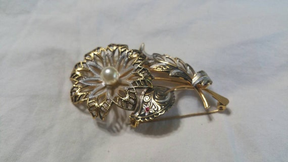 Damascene  Gold Toned Flower with Faux Pearl Broo… - image 1