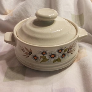 1980s Heavenly Bake Serve n Store Stoneware Casserole Dish with Lid and White Flowers Home Decor