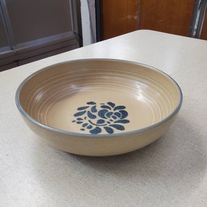 Pfaltzgraff, Folk Art, 8.5 inch Round, Vegetable/Potato/Pasta Bowl, Blue Floral Design On Tan Design, Made in the USA, Serving Dish