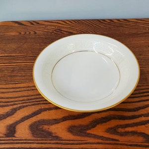 Noritake Tulane, 7.40 inch Coupe Cereal or Salad Bowl, White Scrolls On Rim, Gold Inner Ring