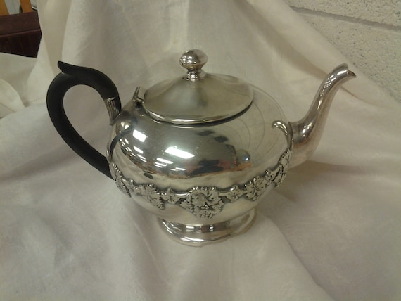 W M Rogers E P W M 1047 Silver Plated Teapot With Grape Leaf