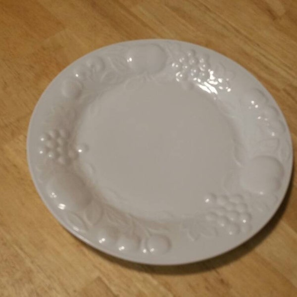 Gibson Housewares, Solid White, Embossed Fruit On Rim, 10 inch Dinner Plate, Everyday Dish