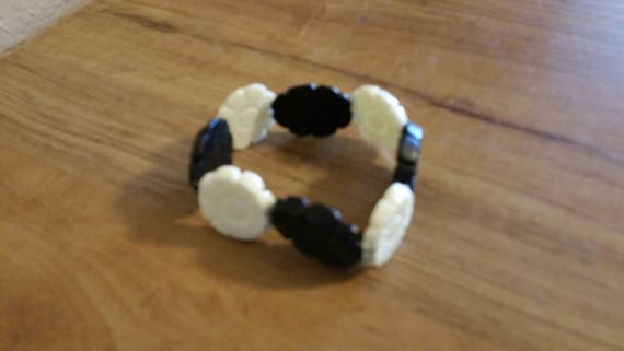 Lucite Bead Black and White Flower  Stretchable B… - image 2