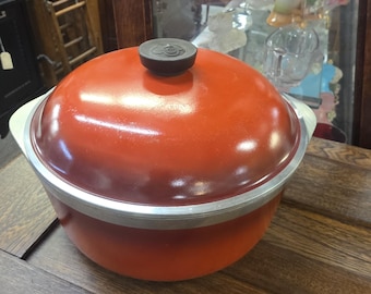 Rustic Vintage Kitchen Club Aluminum Cookware Bright Red Dutch Oven Cooking Pan Kitchen Decor with Lid