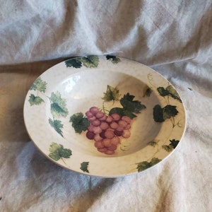 Fairfield Grape Valley, 8.75 inch Large Rimmed Soup or Salad Bowl, Stoneware Dish, Grapes & Leaves Going To Center, No Trim