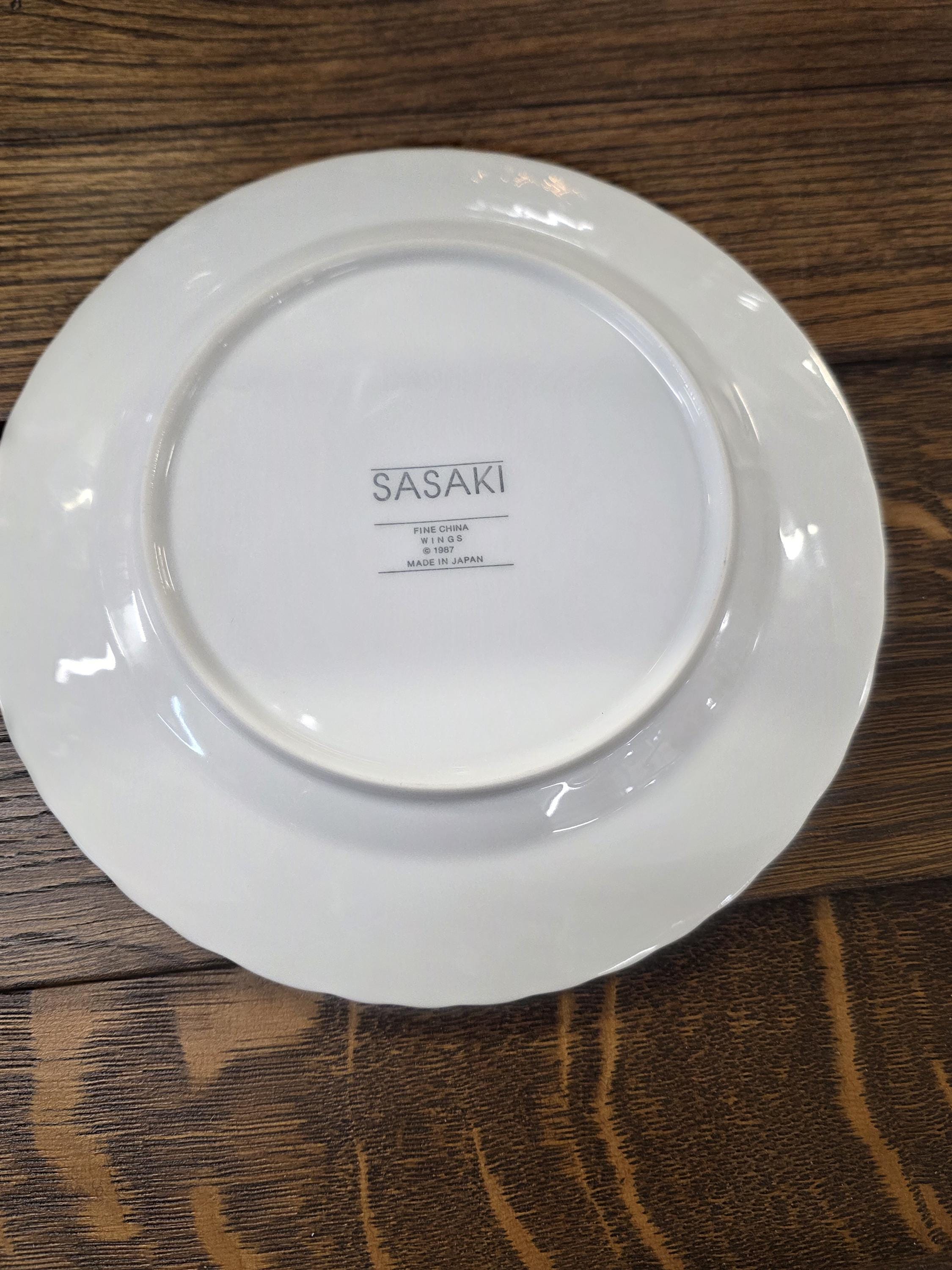 SAQINA フヨウサキナ　ビジュー Sasaki Fine China, Wings Pattern, 8.25 Inch Salad Plate, White
