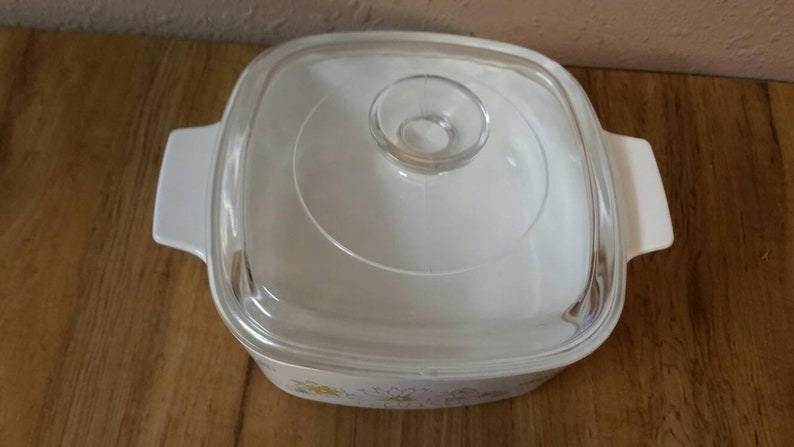 On Sale Retired Pattern Corning Ware 1.5 Quart Floral Bouquet Casserole Dish and Lid with White and Yellow Flowers