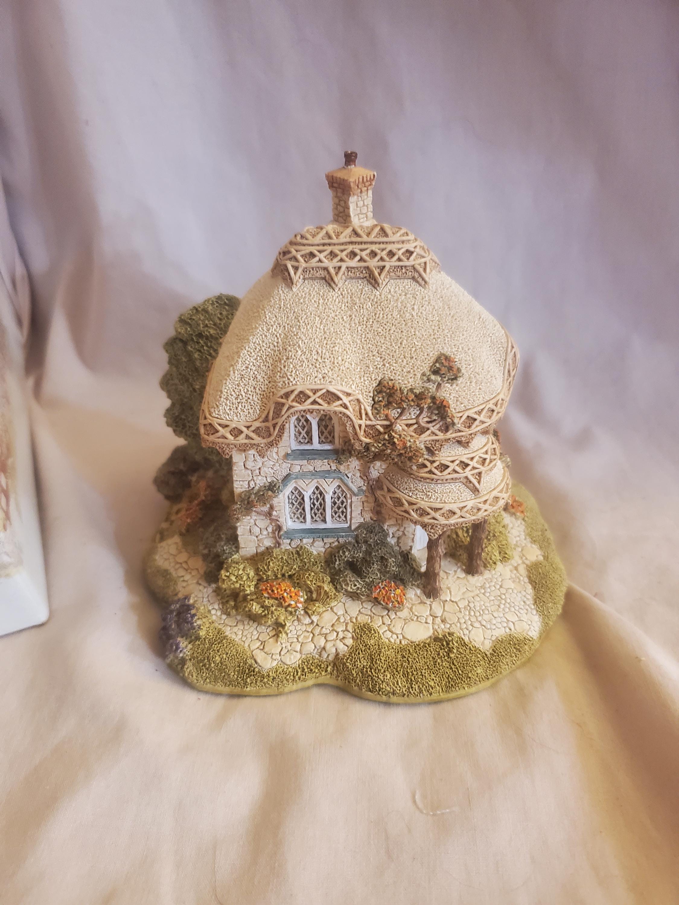 1989 Lilliput Lane, Titmouse Cottage Miniature Collectible