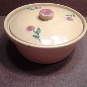 Samlarobjekt 1940-talets Coors Pottery Rosebud Design Ljusgult Täckt Gryta
