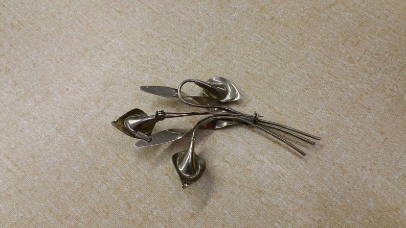 On Sale Vintage Sterling Silver Calla Lily and Blue Bead Brooch or Pin Costume Jewelry Fashion Accessory
