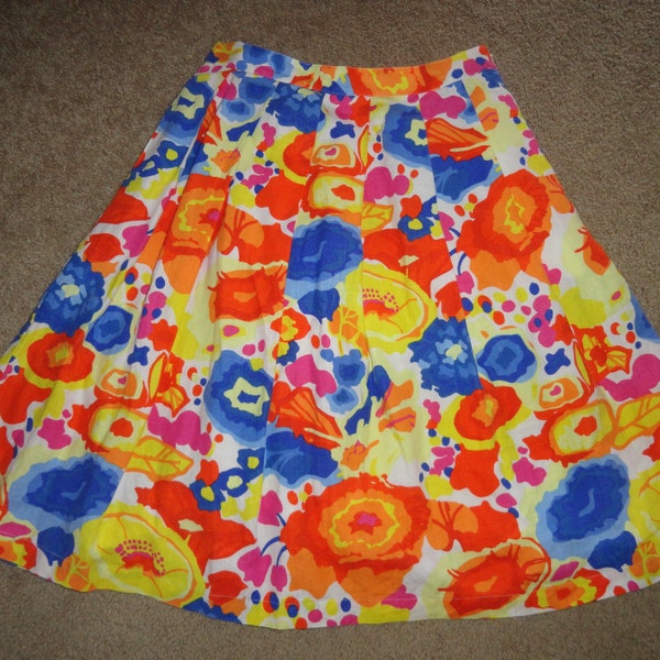 CLEARANCE Size 8 Floral cotton lined skirt  30 inch waist  26 inch length