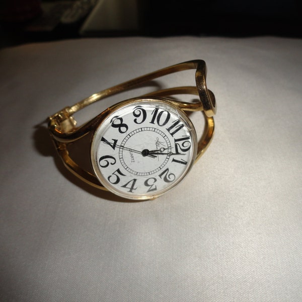 Working Vintage metal Gold toned Kathie lee quartz  watch 7 inch band Base metal bezel