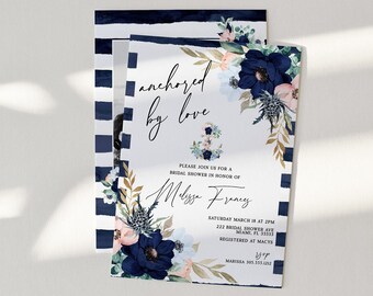 Op de afbeelding: Een rechthoekige uitnodigingskaart met marineblauwe en witte horizontale strepen aan de randen. Het midden toont de tekst anchored by love, bloemillustraties in marineblauw, perzik en groen, en details voor een bridal shower voor Melissa Frances.