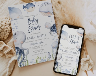 Può includere: Un invito rettangolare per baby shower e uno smartphone che mostra lo stesso design, con illustrazioni ad acquerello di una balena, un polpo, una tartaruga e un pesce palla in tonalità blu, con testo che include Baby Shower ed Emily Smith.