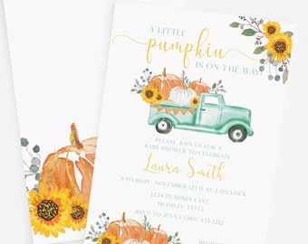 Op de afbeelding: Babyborrel uitnodiging met een aquarel ontwerp. De uitnodiging toont een turquoise truck met pompoenen en zonnebloemen. De tekst luidt "A Little Pumpkin is on the Way" en bevat evenementdetails. De bijpassende envelop heeft een pompoen- en zonnebloemontwerp.