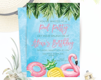 Può includere: Un invito rettangolare per una festa in piscina con sfondo d'acqua blu, foglie di palma verdi in alto e illustrazioni di un salvagente a forma di ciambella rosa, uno a forma di ananas giallo e un fenicottero rosa con il testo Alexa's Birthday.