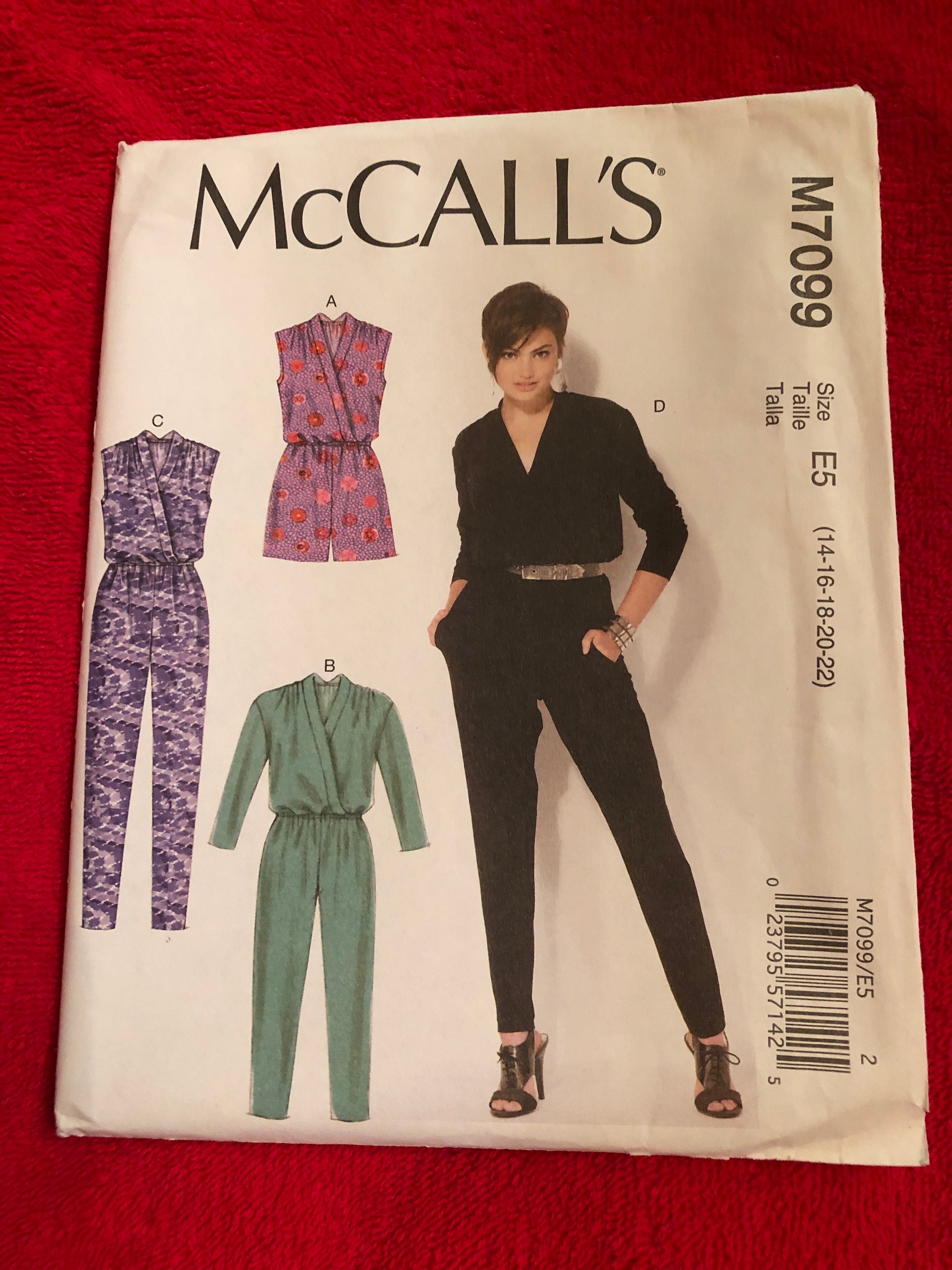 Uncut Factory Fold Sewing Pattern McCall/'s M7471 Sizes 14 16 18 20 22 Misses/' Tops And Tunic Copyright 2016 Originally Sold For 17.95
