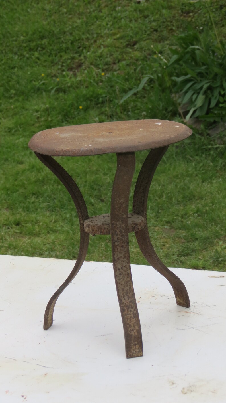 Fantastic Farmhouse Country Primitive Barn Treasure Fabulous Rusty Milking Stool