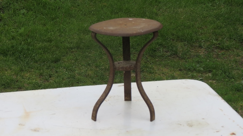 Fantastic Farmhouse Country Primitive Barn Treasure Fabulous Rusty Milking Stool