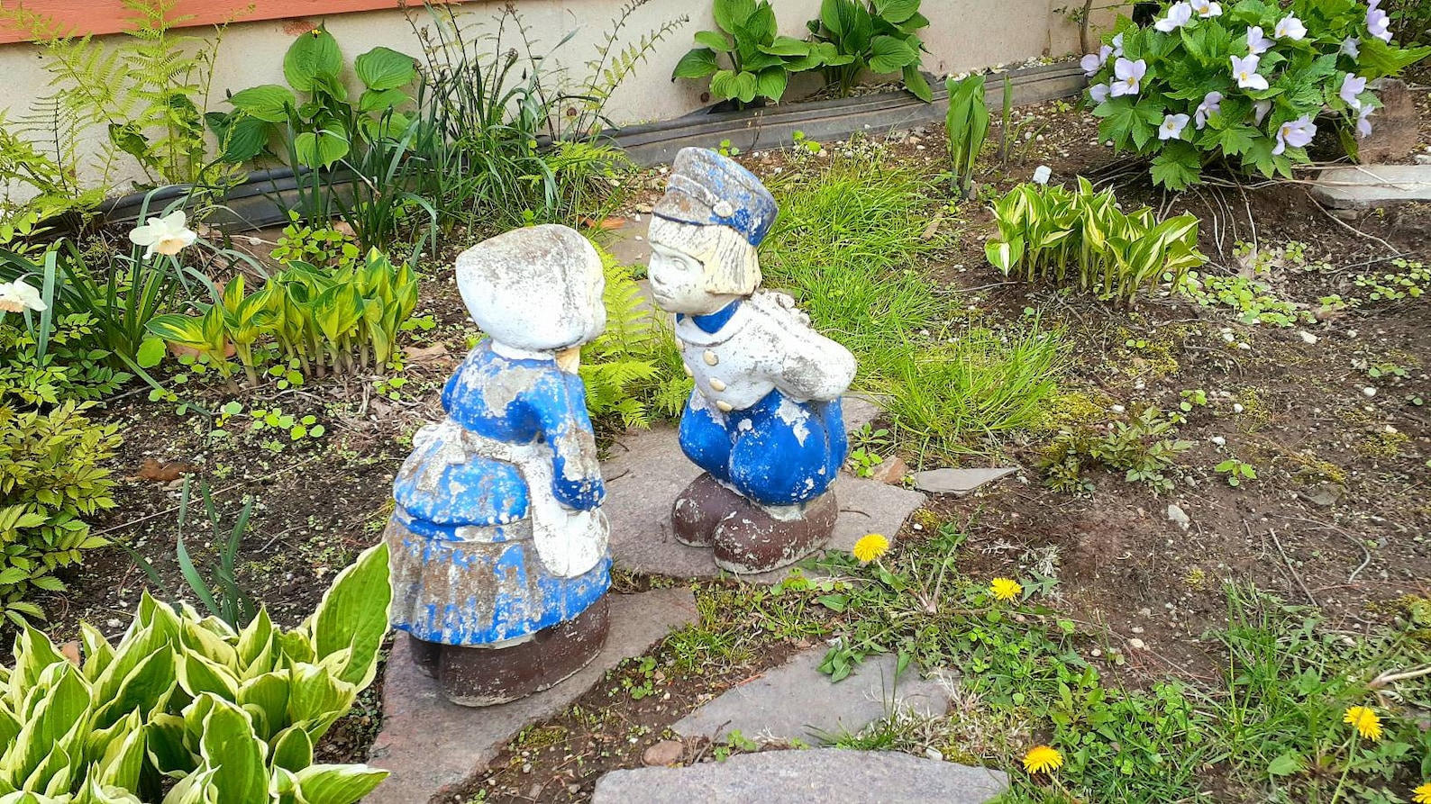 Pair of Vintage Concrete Statues Dutch Boy and Girl Kissing Etsy