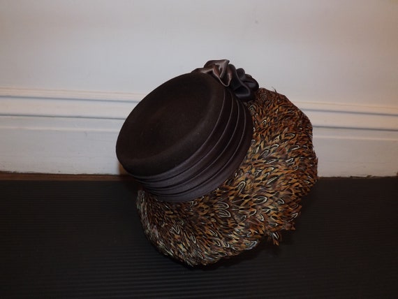 1940s Pheasant Feather Wide Brim Womens Brown Hat… - image 2