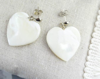 Mother of pearl heart studs - Fine stone heart ear studs - Natural stone jewel - Fine and delicate jewel - Gift for her