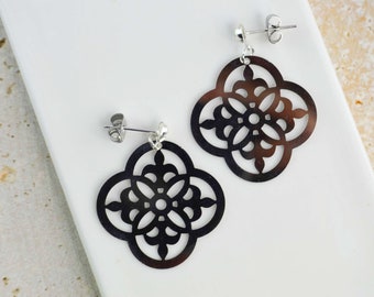 Sacred geometry studs earrings, flower of life with mandala pattern in stainless steel, woman geometric earstud very light silver