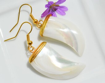 Earrings style "horn" pearl - boho jewelry