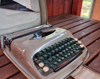 チェコスロバキア製　consul　ヴィンテージ　タイプライター　 il_1080xN.7161695385_iqto.jpg