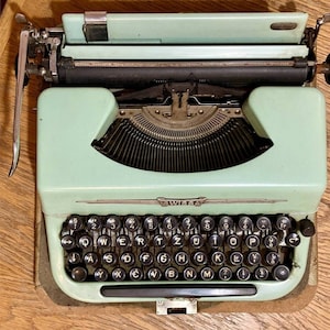 Swissa Junior German typewriter TURQUISE TANGERINE TALE