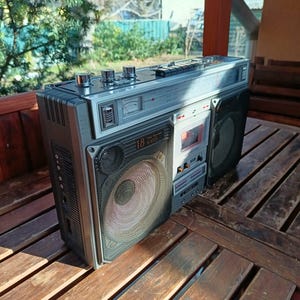 Trident CX 457 F, un radiocasete vintage de los años 80