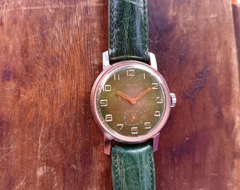 Pobeda VTG Russian green mechanical men's wristwatch