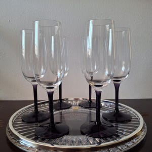 Kieliszki do szampana z kryształu Ajka, ręcznie dmuchane, fioletowe, na nóżce, zestaw 6 sztuk