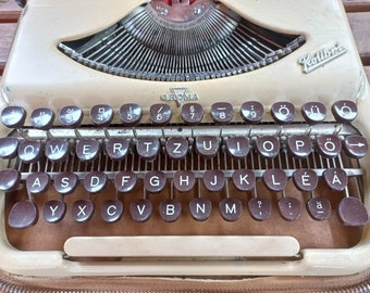 1950's Groma Kolibri Typewriter - Working and Good Looking - With