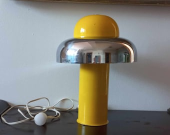 Lámpara de mesa Bauhaus vintage de diseño húngaro Op Team amarilla