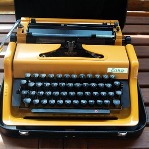 Erika Daro German GDR typewriter HOLLOW YELLOW MELLOw