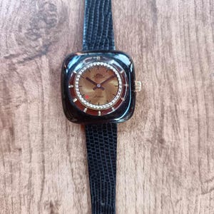 Jowissa Swiss women&#39;s watch with rotating bezel RED ROUGH RHYTHM