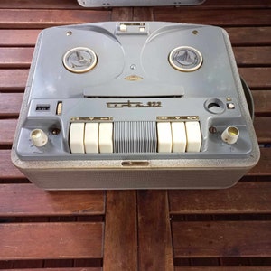 REEL TO REEL TAPE RECORDER 