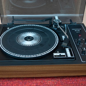 Universum FWV 101 vintage German RED ROCKET RIDe record player / turntable