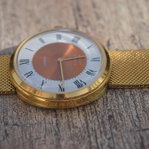 Chaika vintage Russian women&#39;s wristwatch GOLDEN ROUND SQUARE