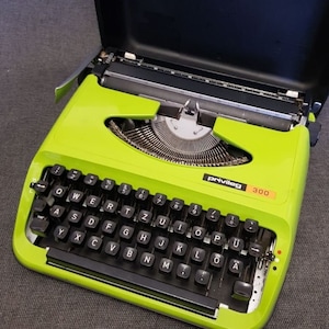 Privileg 300 bright green German typewriter in mint condition