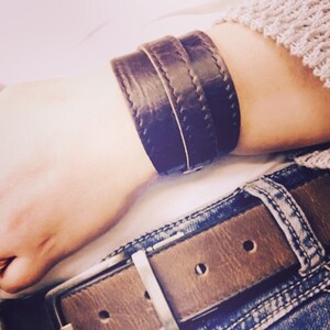 Crop Cuff in Vintage Brumby leather image 4