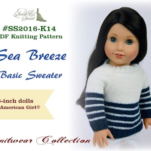 Könnte beinhalten: Ein Strickmuster für einen weiß-blau gestreiften Pullover für eine 45 cm große Puppe. Das Muster heißt "Sea Breeze Basic Sweater" und ist Teil der "Knitwear Collection".