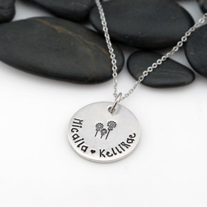 Personalized Mom Necklace With Names | Mother&#39;s Necklace With Flowers | Mother&#39;s Day Gift for Mom | Custom Name Jewelry
