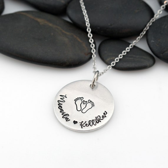 Personalized Mom Necklace With Names Mother's Necklace With Baby Feet  Mother's Day Gift for Mom Custom Name Jewelry