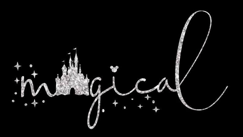 Peut inclure: Un design argent&eacute; paillet&eacute; d'un ch&acirc;teau avec le mot "magical" &eacute;crit en cursive avec une silhouette de Mickey Mouse entre le ch&acirc;teau et le mot. Le design est sur un fond noir.